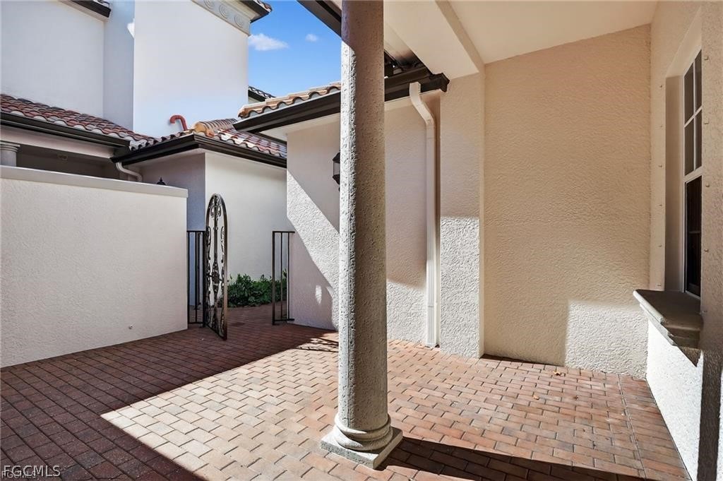 Residential in Naples 3