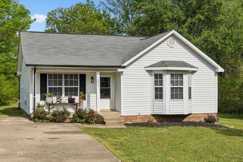 1017 Preston Dr, Burns, TN, 37029-6056 | Card Image