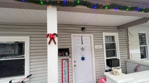 1221 Chemung St, Coal Township, PA, 17866-3802 | Card Image