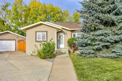 30 Purdue Crt W, House detached with 3 bedrooms, 3 bathrooms and 6 parking in Lethbridge AB | Image 2