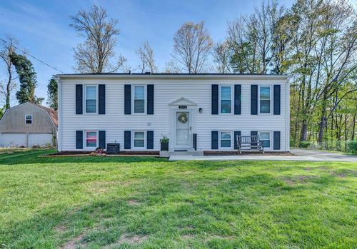2630 Puckett Cir, Salem, VA, 24153-8107 | Card Image