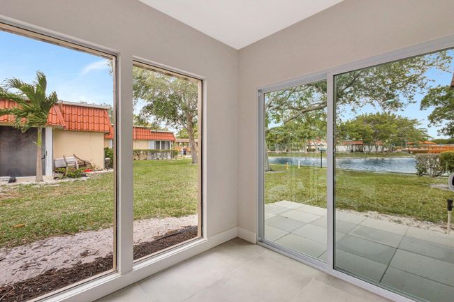 733 Nantucket Cir, Condo with 2 bedrooms, 2 bathrooms and null parking in Lake Worth FL | Image 15
