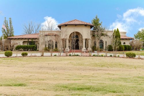 319 Country Club Ln, Harrisburg, IL, 62946-3001 | Card Image