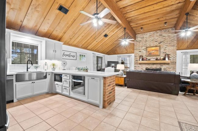 Nice open concept. | Image 5