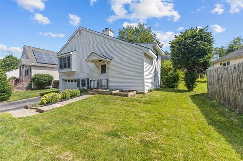33 Valley Ridge Rd, South Burlington, VT, 05403-5735 | Card Image