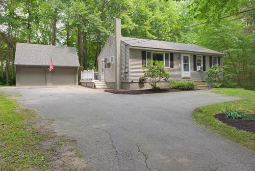 41 John St, Raymond, NH, 03077-1822 | Card Image