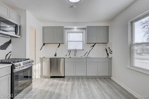 13680 Borgman St, Oak Park, MI, 48237-1107 | Card Image