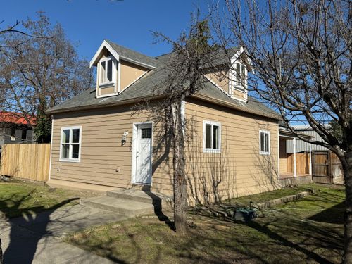 329 S Grape St, Medford, OR, 97501-3112 | Card Image