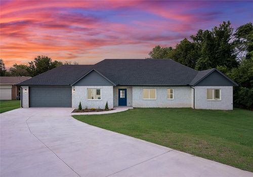 9717 Ne 10th St, Midwest City, OK, 73130-1505 | Card Image