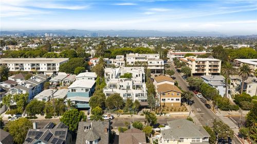3019 3rd St, Santa Monica, CA, 90405-5489 | Card Image