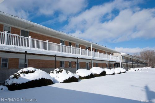30-26955 Milford Road, Lyon Charter Township, MI, 48178 | Card Image