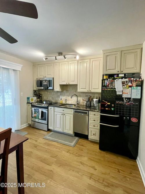 7 King James Ln, Atlantic Highlands, NJ, 07716-2434 | Card Image