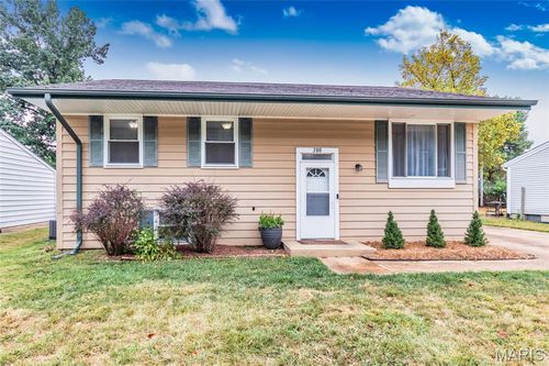 300 Imperial Ln, Fenton, MO, 63026-2819 | Card Image