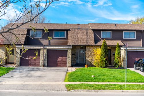 560 Pinedale Ave, Burlington, ON, L7L3W4 | Card Image