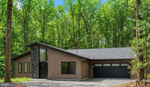 71 Forest Lake Dr, Jim Thorpe, PA, 18229-3702 | Card Image