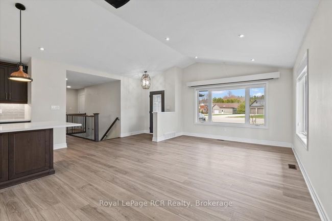 111 Macdonald Cres, House other with 4 bedrooms, 3 bathrooms and 4 parking in Grey ON | Image 7