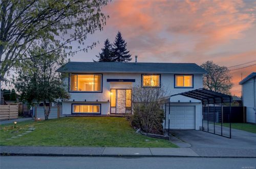 1130 21st St, Courtenay, BC, V9N2B8 | Card Image