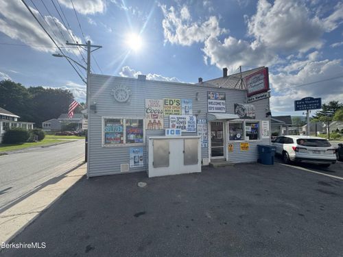 524 Union St, North Adams, MA, 01247-3559 | Card Image