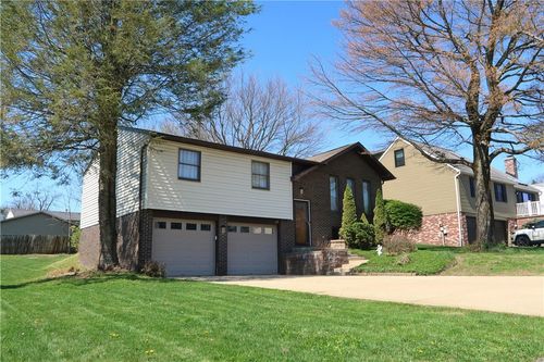 114 Fairview Dr, Irwin, PA, 15642-8900 | Card Image
