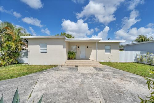 213 W 20th St, Hialeah, FL, 33010-2512 | Card Image