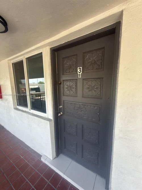 3b-2622 Nw 24th St, Miami, FL, 33142-7286 | Card Image
