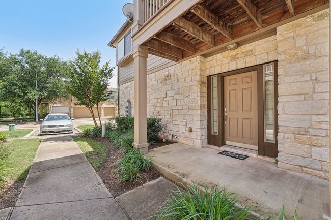 round-Level Entry – A welcoming foyer sets the tone with ease and accessibility. | Image 24