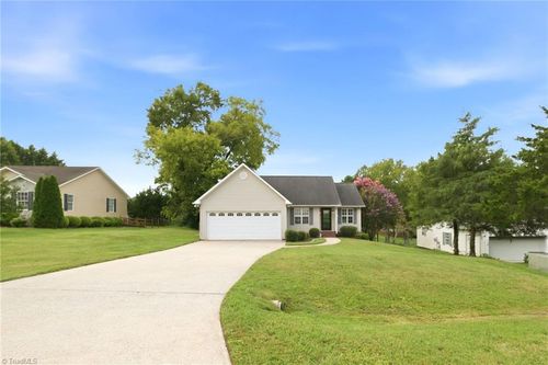 153 Cloister Dr, Mocksville, NC, 27028-2656 | Card Image
