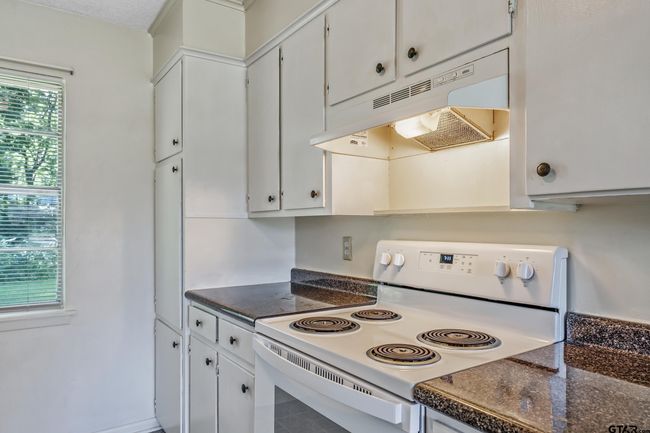 404 E Acker Tap, House other with 3 bedrooms, 2 bathrooms and null parking in Whitehouse TX | Image 7