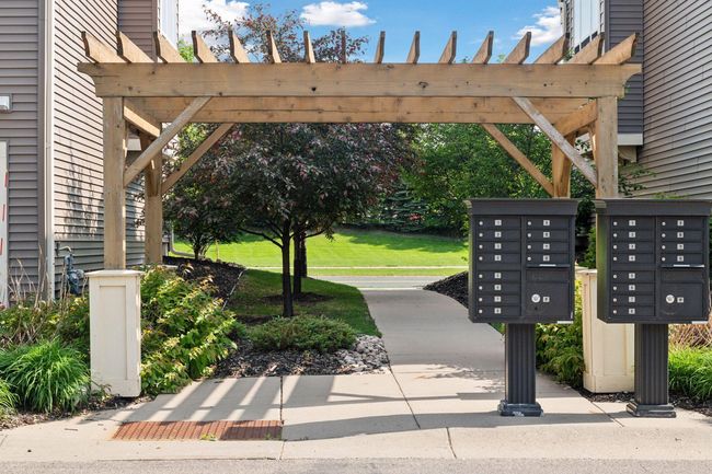 Mailbox area with gazebo | Image 40