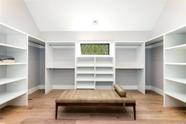 Walk-in closet | Image 13