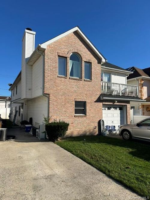 1-215 E Walnut St, Long Beach, NY, 11561-3523 | Card Image