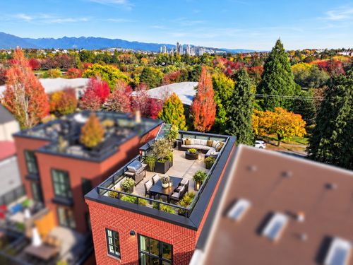 3445 Porter St, Vancouver, BC, V5N4H2 | Card Image