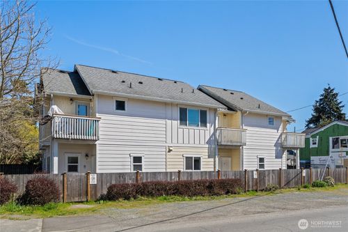 c-501 N 105th Street, Seattle, WA, 98133 | Card Image