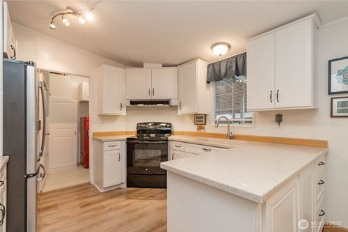 unit-d11-900 29th St Se, Auburn, WA, 98002-7795 | Card Image