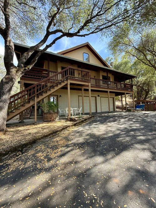 1877 Finnegan Ln, Angels Camp, CA, 95222-9278 | Card Image