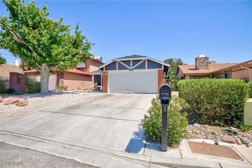 6924 Senton Ave, Las Vegas, NV, 89108-5404 | Card Image