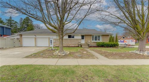 196 Lourdes St, Waterloo, ON, N2L1N7 | Card Image