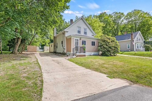 40 South Ave, Derry, NH, 03038-2529 | Card Image