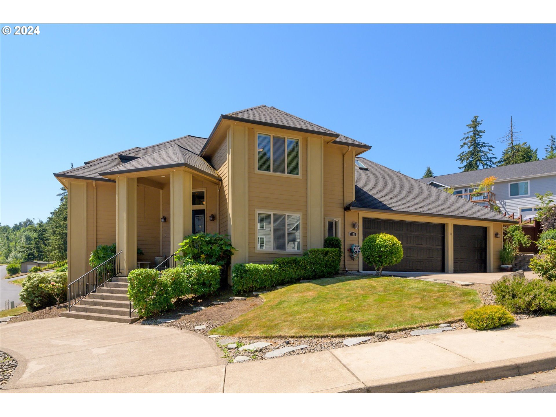 Holly Ave, Cottage Grove, OR 97424