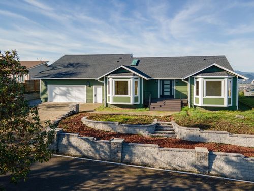 383 Ridgecrest Dr, Roseburg, OR, 97471-5583 | Card Image