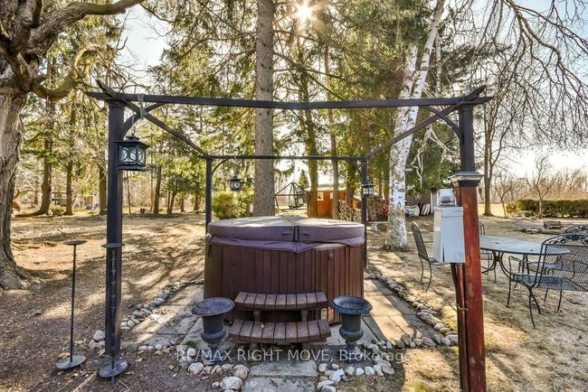 35 Fittons Rd E, House other with 3 bedrooms, 2 bathrooms and 4 parking in Orillia ON | Image 40