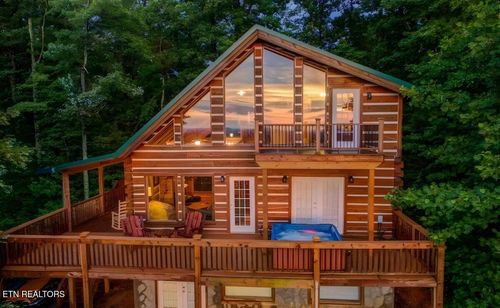 1815 Silver Poplar Ln, Sevierville, TN, 37876-4950 | Card Image