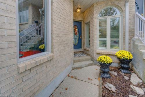 61-225 Benjamin Rd, Waterloo, ON, N2V1Z3 | Card Image