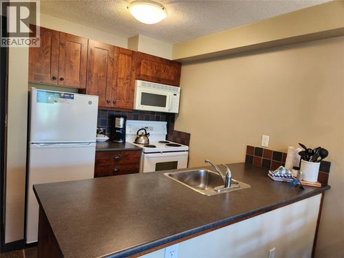 305-2070 Summit Dr, Panorama, BC, V0A1T0 | Card Image