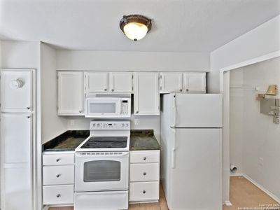 C202 - 2542 Babcock Rd, Condo with 2 bedrooms, 2 bathrooms and null parking in San Antonio TX | Image 2