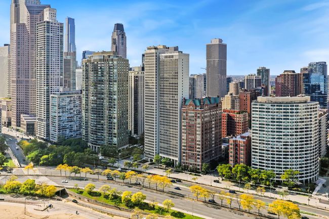 APT-17N - 1110 N Lake Shore Dr, Condo with 3 bedrooms, 3 bathrooms and 1 parking in CHICAGO IL | Image 38