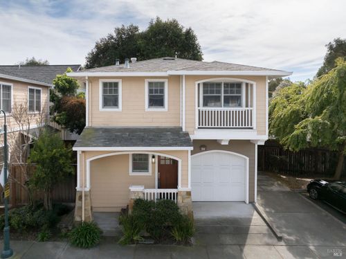 930 Martin Circle, Petaluma, CA, 94952 | Card Image