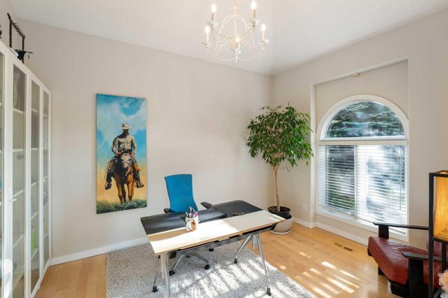 11 Patrick View Sw, House other with 4 bedrooms, 4 bathrooms and 4 parking in Calgary AB | Image 5