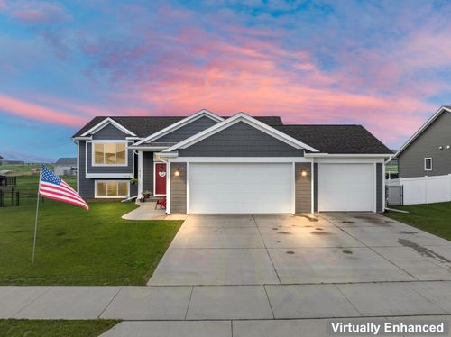 2105 Elk Run Drive Se, Pine Island, MN, 55963 | Card Image