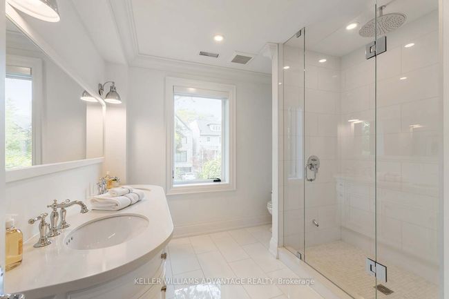 37 Farnham Ave, House other with 5 bedrooms, 5 bathrooms and 1 parking in Toronto ON | Image 15